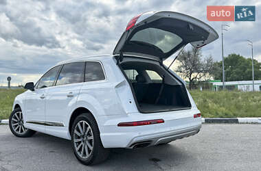 Внедорожник / Кроссовер Audi Q7 2016 в 