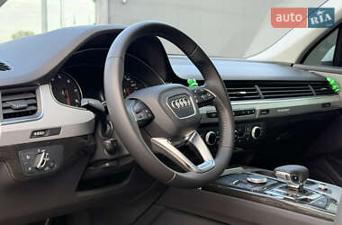 Внедорожник / Кроссовер Audi Q7 2016 в 