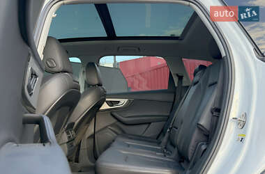 Внедорожник / Кроссовер Audi Q7 2016 в 