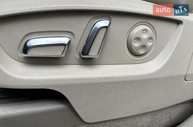Позашляховик / Кросовер Audi Q7 2012 в 