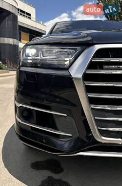 Внедорожник / Кроссовер Audi Q7 2017 в 