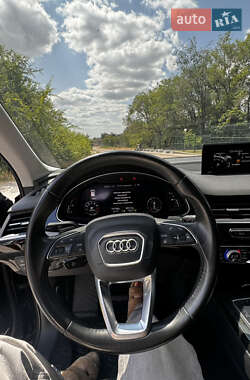 Внедорожник / Кроссовер Audi Q7 2017 в 