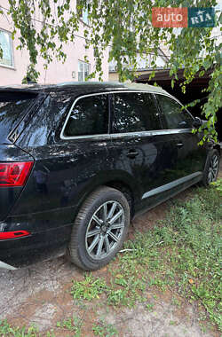 Внедорожник / Кроссовер Audi Q7 2017 в 