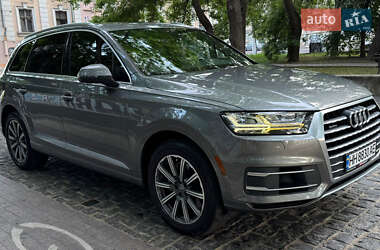 Внедорожник / Кроссовер Audi Q7 2016 в 