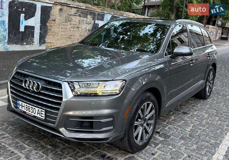 Внедорожник / Кроссовер Audi Q7 2016 в 