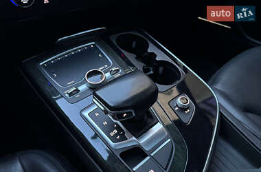 Внедорожник / Кроссовер Audi Q7 2016 в 