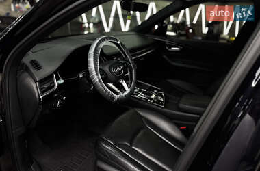 Внедорожник / Кроссовер Audi Q7 2017 в 