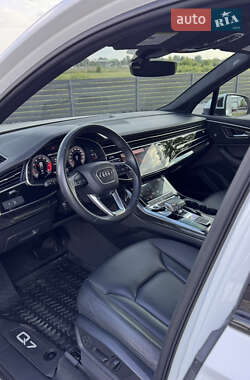 Внедорожник / Кроссовер Audi Q7 2021 в 