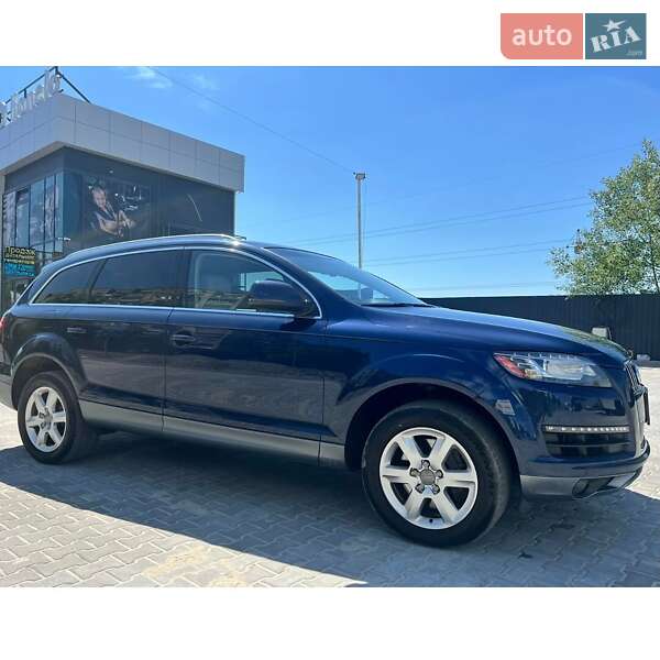 Позашляховик / Кросовер Audi Q7 2013 в 