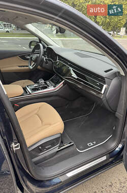 Внедорожник / Кроссовер Audi Q7 2023 в 