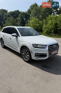 Внедорожник / Кроссовер Audi Q7 2016 в 