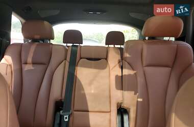 Позашляховик / Кросовер Audi Q7 2020 в 