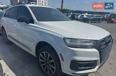 Внедорожник / Кроссовер Audi Q7 2017 в 