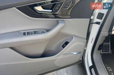 Внедорожник / Кроссовер Audi Q7 2017 в 