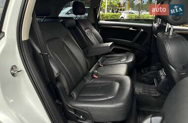 Позашляховик / Кросовер Audi Q7 2013 в 