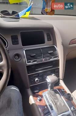 Позашляховик / Кросовер Audi Q7 2015 в 