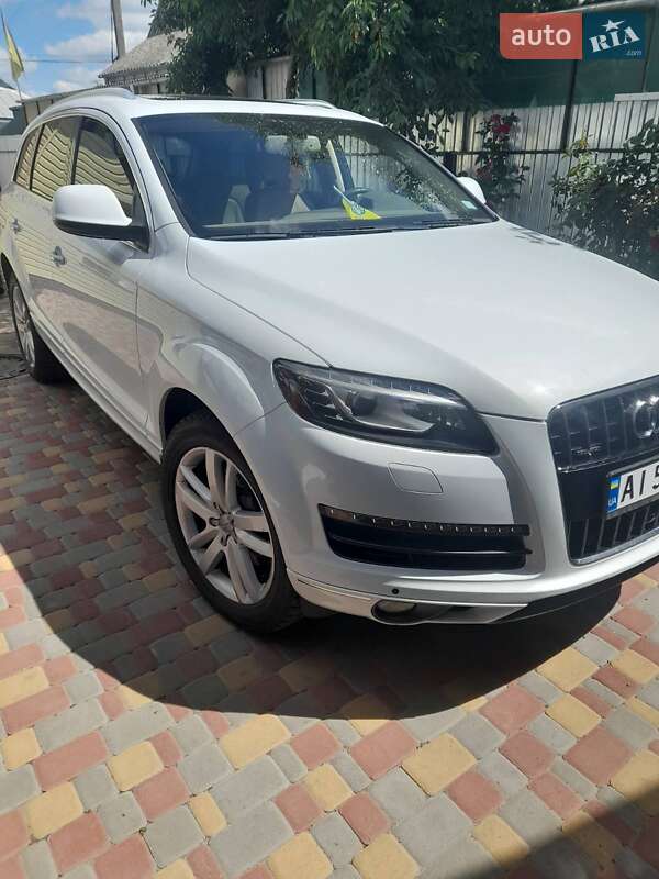 Позашляховик / Кросовер Audi Q7 2015 в 