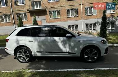 Внедорожник / Кроссовер Audi Q7 2021 в 
