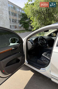 Позашляховик / Кросовер Audi Q7 2014 в 