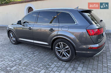 Внедорожник / Кроссовер Audi Q7 2018 в 