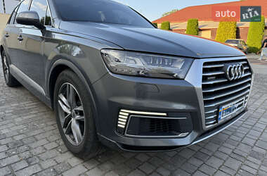 Внедорожник / Кроссовер Audi Q7 2018 в 