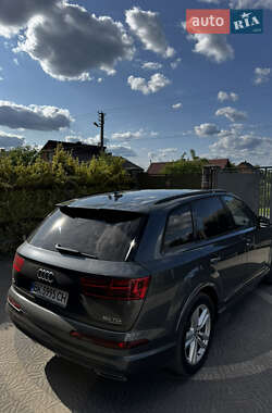 Внедорожник / Кроссовер Audi Q7 2018 в 