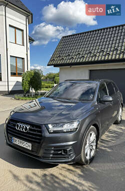 Внедорожник / Кроссовер Audi Q7 2018 в 