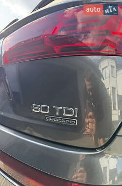 Внедорожник / Кроссовер Audi Q7 2018 в 