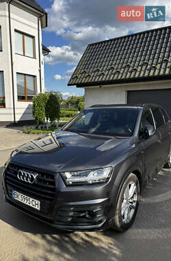 Внедорожник / Кроссовер Audi Q7 2018 в 