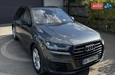 Позашляховик / Кросовер Audi Q7 2018 в Володимирці