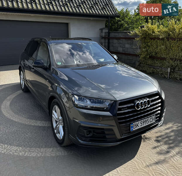 Внедорожник / Кроссовер Audi Q7 2018 в 