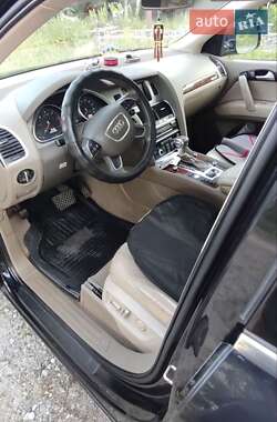 Позашляховик / Кросовер Audi Q7 2011 в 
