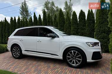 Внедорожник / Кроссовер Audi Q7 2020 в 