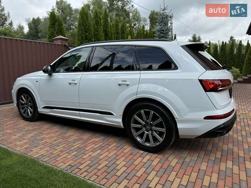 Внедорожник / Кроссовер Audi Q7 2020 в Киеве