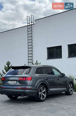 Внедорожник / Кроссовер Audi Q7 2017 в 