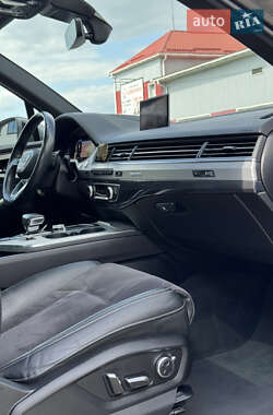 Внедорожник / Кроссовер Audi Q7 2017 в 