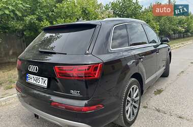 Внедорожник / Кроссовер Audi Q7 2016 в 
