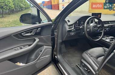 Внедорожник / Кроссовер Audi Q7 2016 в 