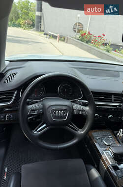 Внедорожник / Кроссовер Audi Q7 2016 в 