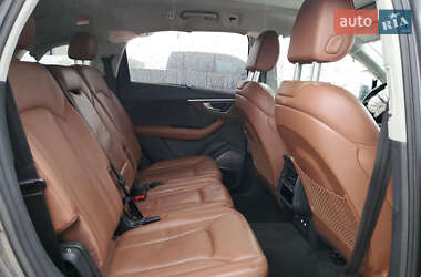 Позашляховик / Кросовер Audi Q7 2020 в 