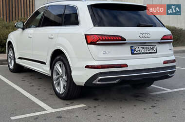 Внедорожник / Кроссовер Audi Q7 2022 в 