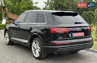Внедорожник / Кроссовер Audi Q7 2017 в 