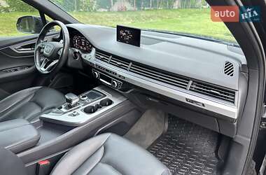 Внедорожник / Кроссовер Audi Q7 2017 в 