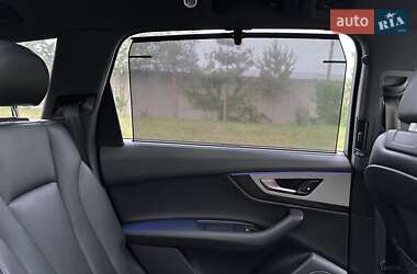 Внедорожник / Кроссовер Audi Q7 2017 в 