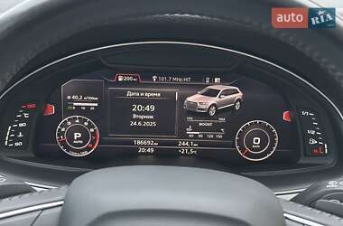 Внедорожник / Кроссовер Audi Q7 2017 в 