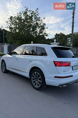Позашляховик / Кросовер Audi Q7 2017 в 