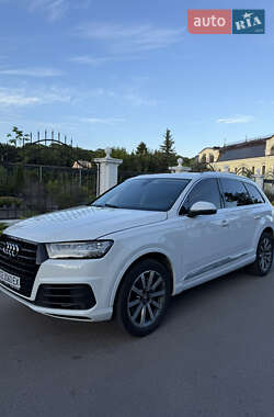 Позашляховик / Кросовер Audi Q7 2017 в 