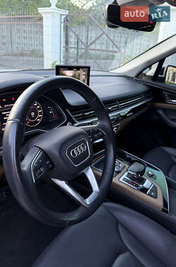 Позашляховик / Кросовер Audi Q7 2017 в 