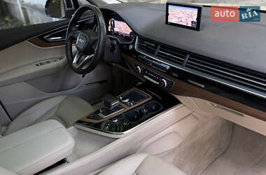 Позашляховик / Кросовер Audi Q7 2016 в 