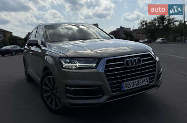Позашляховик / Кросовер Audi Q7 2016 в 